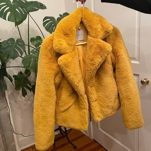 Chic Rino and Pelle yellow faux fur jacket. Only worn once. Comfy and cozy